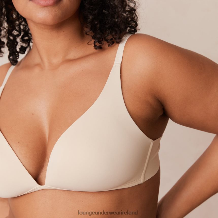 Lounge Underwear Women Light Non-wire Plunge T-shirt Bra & Thong/Briefs Set F2H42Z228 Latte