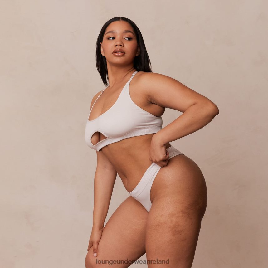 Lounge Underwear Women Seamless Bra & Thong/Briefs Set F2H42Z220 Cream